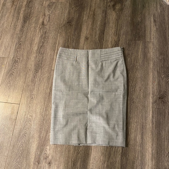 Le chateau pencil skirt - Picture 2 of 3